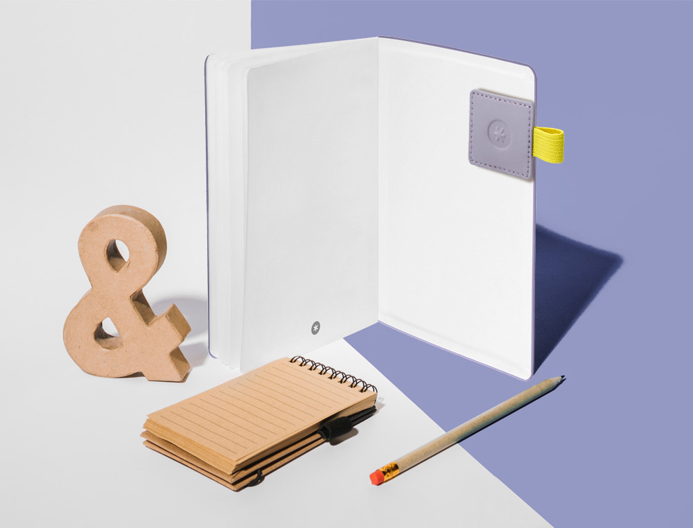 PORTABOLIGRAFO AUTOADHESIVO ANTARTIK PARA CUADERNO NOTE CON ELASTICO HASTA 15 MM GROSOR 1MM MORADO Y AMARILLO